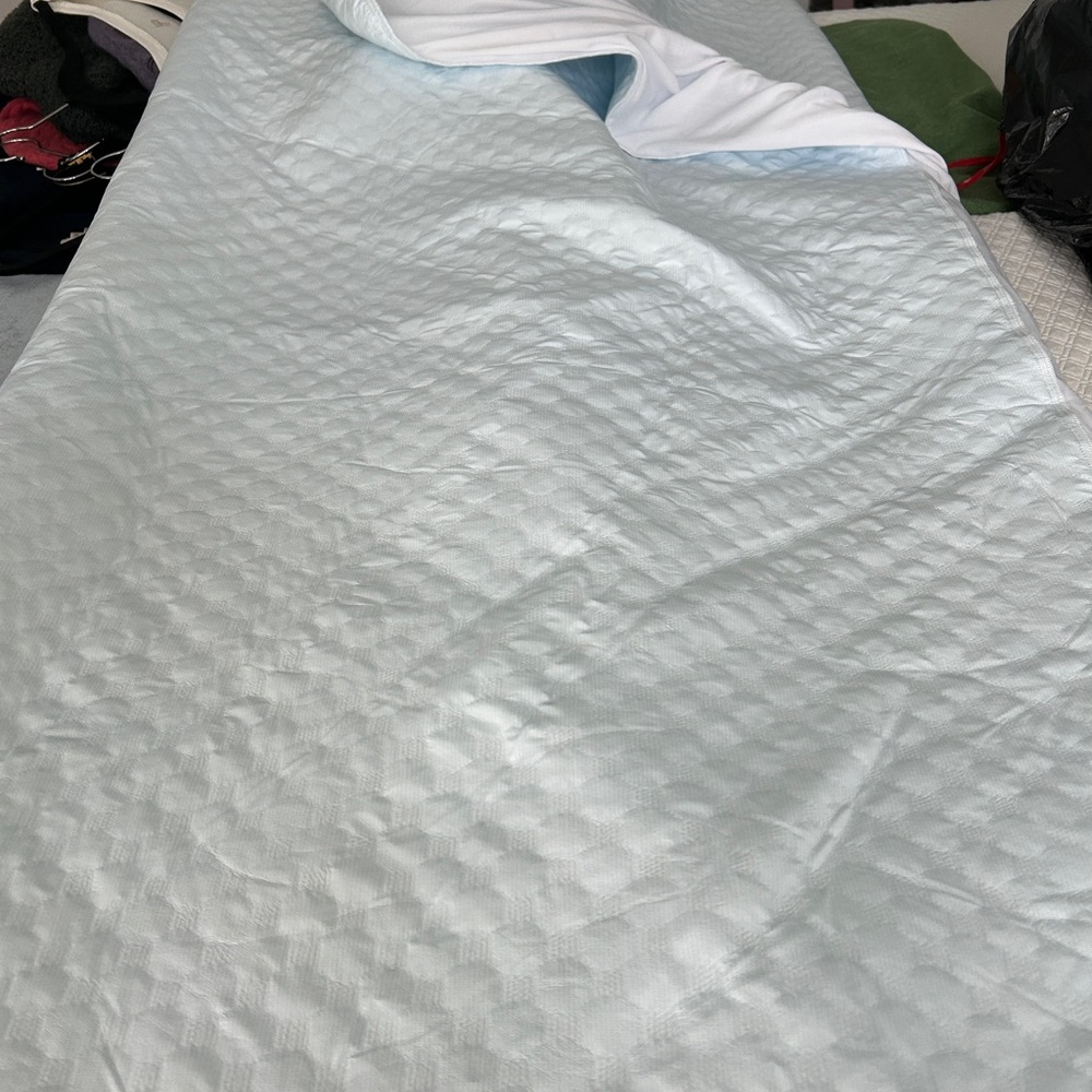EUC. Rize cooling mattress ptotector